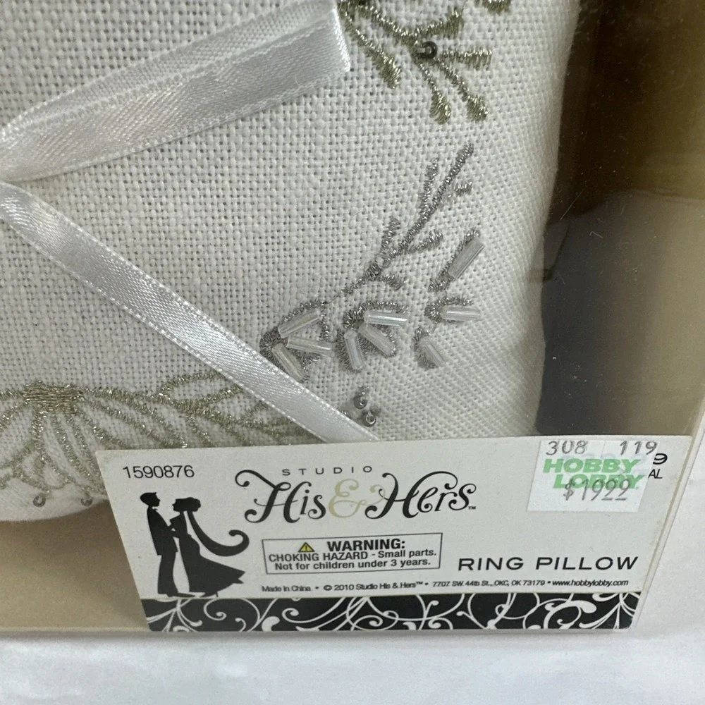 New Studio His & Hers Wedding Ring Pillow Ivory Gold And Silver